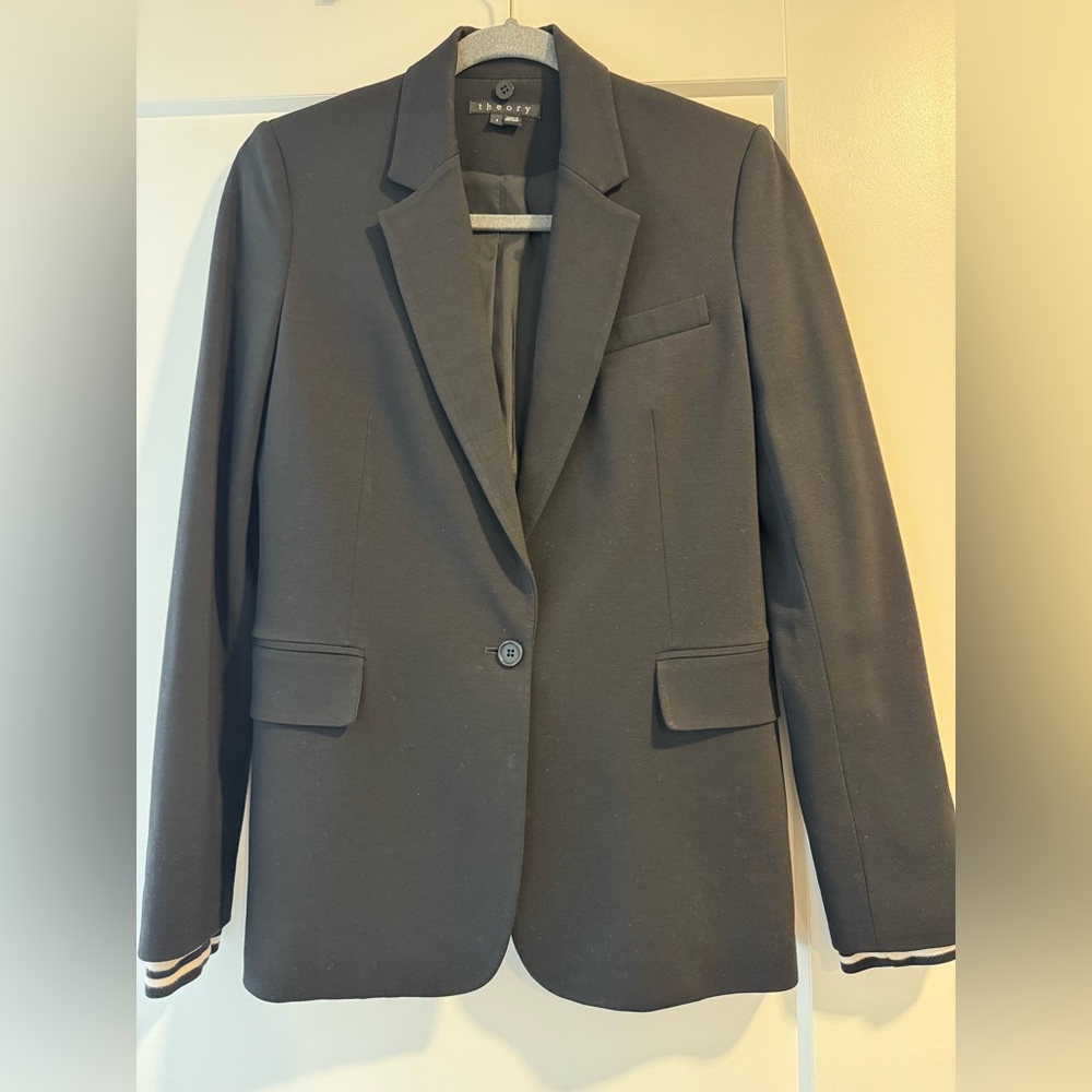 Theory Classic Black Blazer w/striped cuffs size 4
